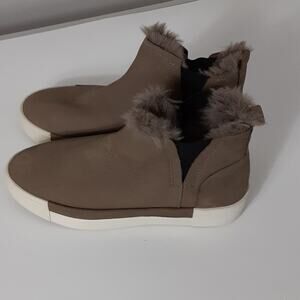 J Slides tan leather pull on faux fur boot sneakers 9